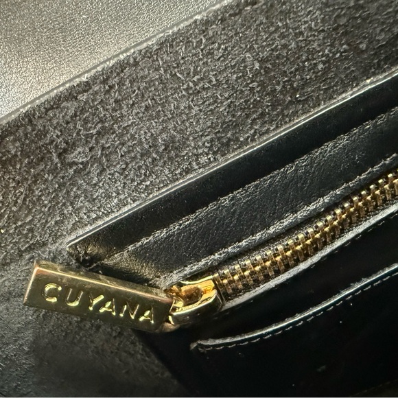 Cuyana Classic Saddle Bag in Black Smooth Leather - Picture 7 of 7